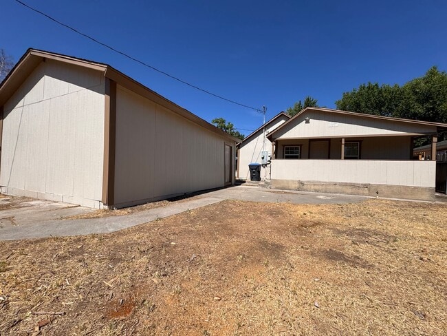 Building Photo - 325 N Gilman St