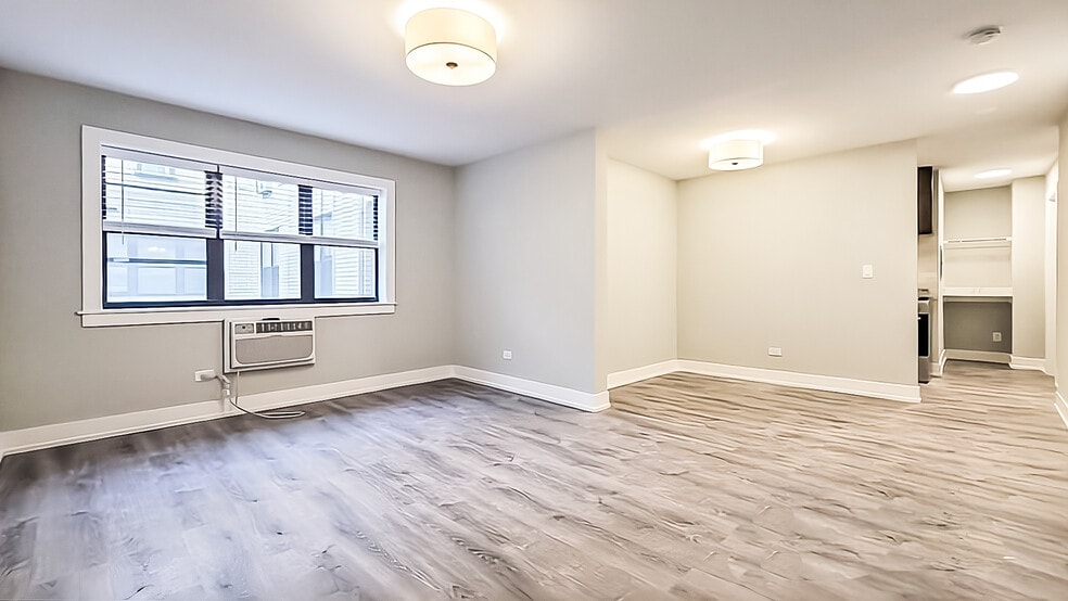 Building Photo - 454 W Barry Ave