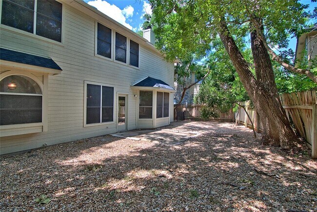Building Photo - 2423 Falcon Dr