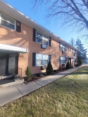 Building Photo - 9830 Grand Ave