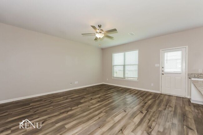 Building Photo - 1931 Hialeah Dr