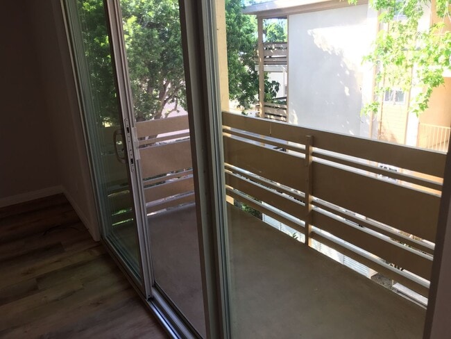 Building Photo - Awesome Remodeled Top Floor condo in Point Loma Tennis Club