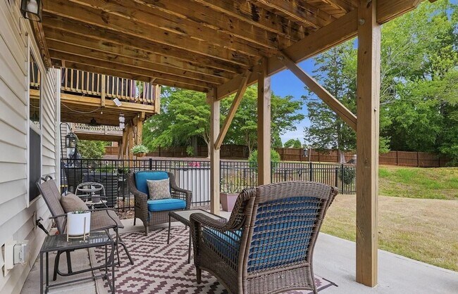 Building Photo - 2527 Grantham Place Dr