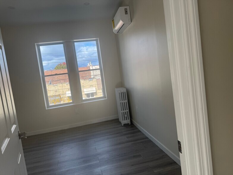 Building Photo - 19914 32nd Ave