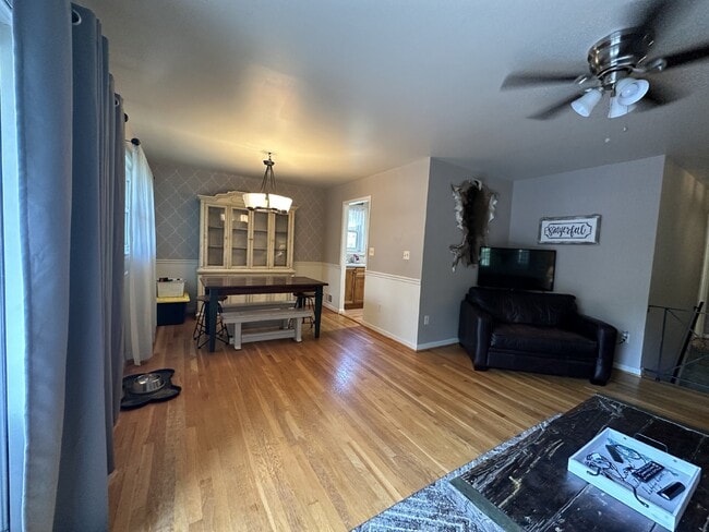 Building Photo - Bright Annandale Home with Screened Porch and Prime Access