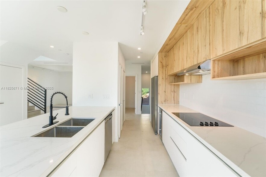 Building Photo - 3345 SW 22nd Ter