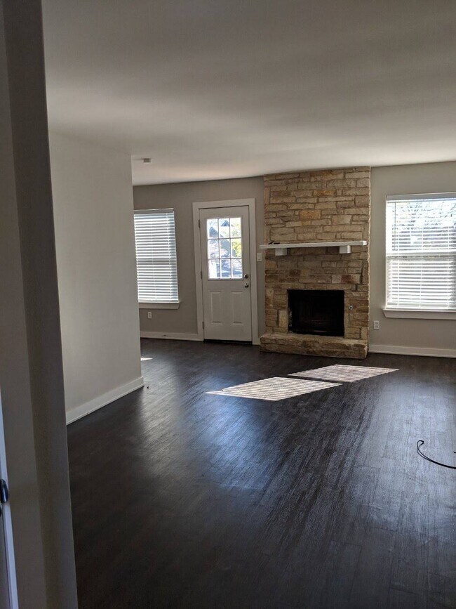 Building Photo - 1903 Townesouth Circle