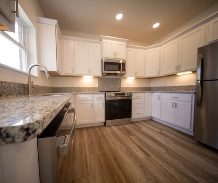 2x2 Kitchen - Bella Vista Condominiums