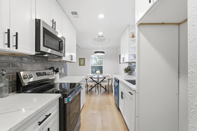 Building Photo - 763 Lakeside Dr