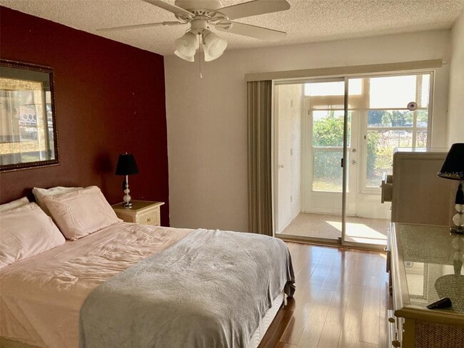 Building Photo - 304 47th Ave Dr W