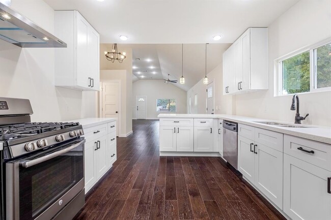 Building Photo - 7511 Carver Ave