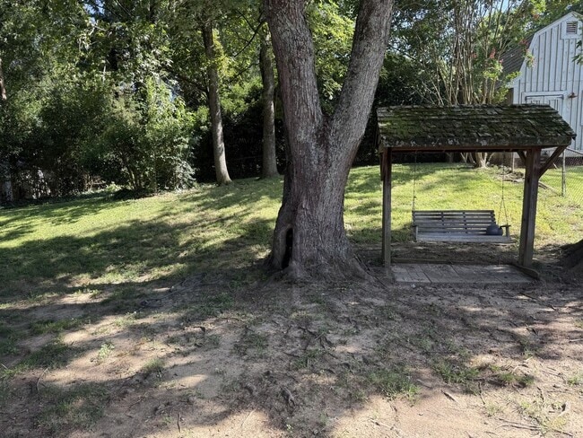 Building Photo - 3 Bedroom Ranch Convenient to Battleground...