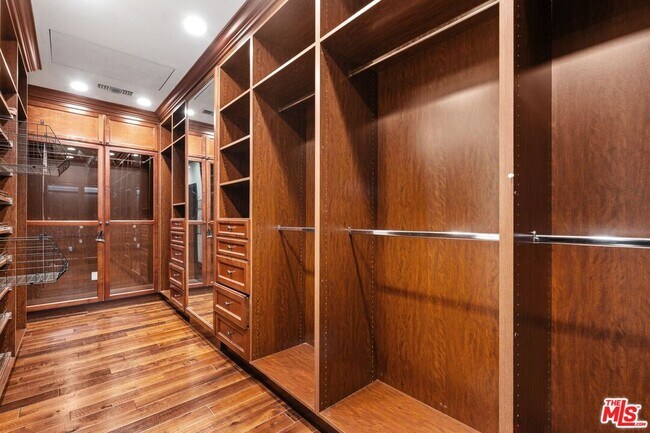 Building Photo - 2108 San Ysidro Dr