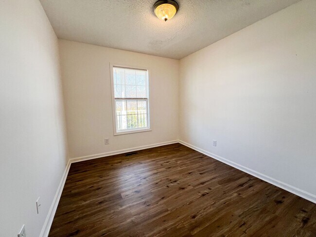 Building Photo - 438 Cranklen Cir