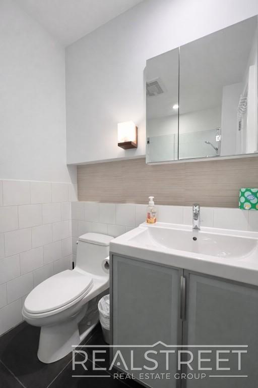 Building Photo - Charming Two-Bedroom Brownstone Residence