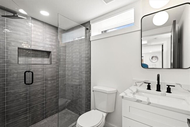 Building Photo - 1552 N Ellington St SE