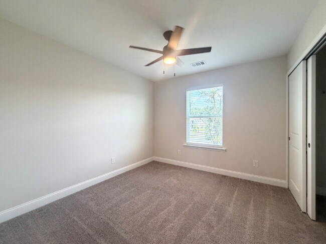 Building Photo - Move In Ready Home in Malind Bluff!