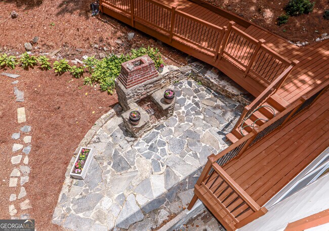 Building Photo - 2908 N Hills Dr NE