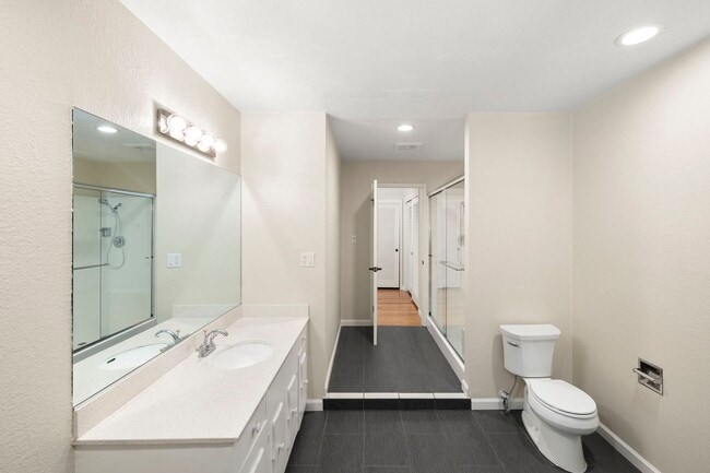 Building Photo - Spacious Menlo Park Retreat with 6 Bedroom...