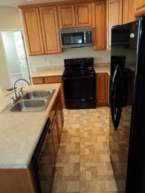 Building Photo - 175 Shade Tree Ln