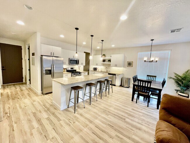 Building Photo - Beautiful Four-Bedroom Luxury Sage Villas Townhome in Ivins