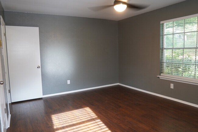 Building Photo - 2205 Vail Ct