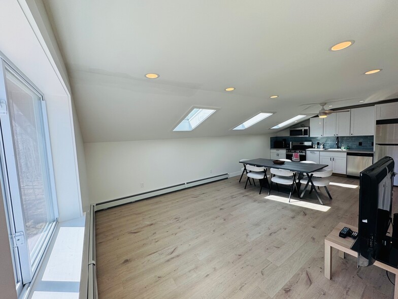 Building Photo - 2461 Killington Rd