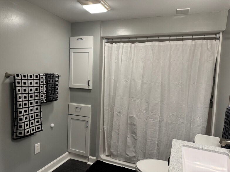 Building Photo - 1131 Lincoln Ave