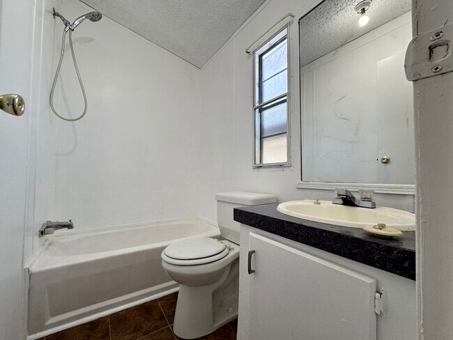 Building Photo - 2478 Hintz Rd