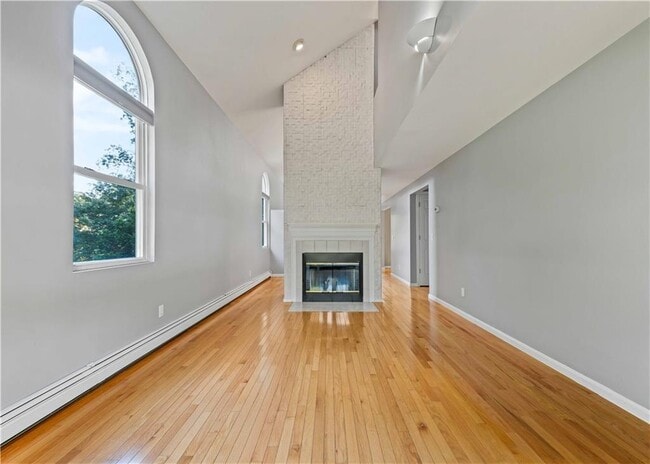 Building Photo - 24 Smith St