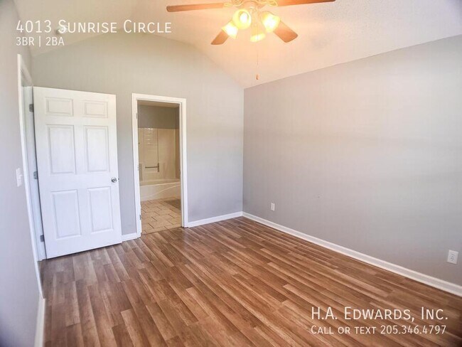 Building Photo - 4013 Sunrise Cir