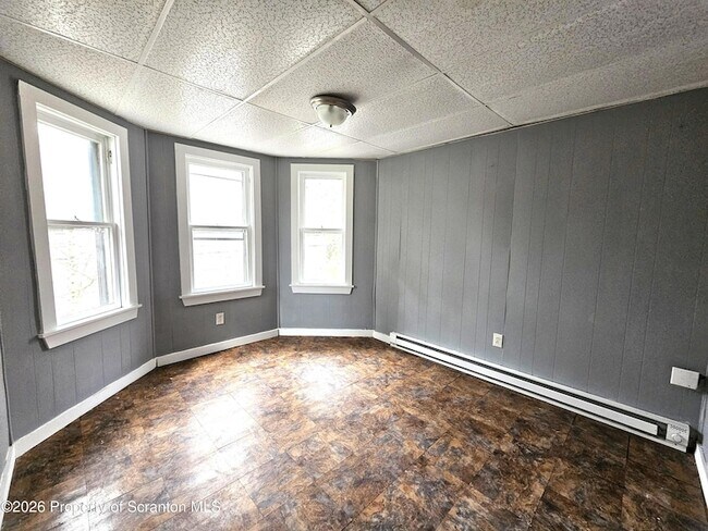 Building Photo - 351 Main St