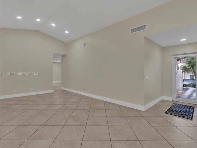 Building Photo - 2158 Baton Rouge