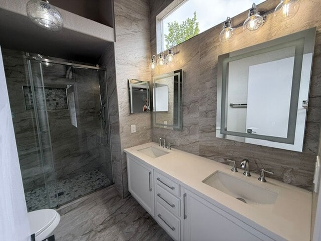 Building Photo - STUNNING 3BD/2BA SINGLE STORY BEAUTY IN THE HEART OF THE SOUTHWEST!!  **GORGEOUSLY REMODELED!! **...