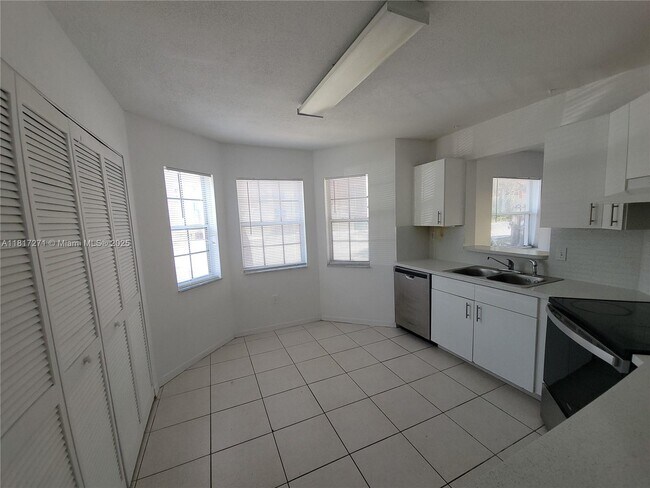 Building Photo - 6965 NW 173rd Dr