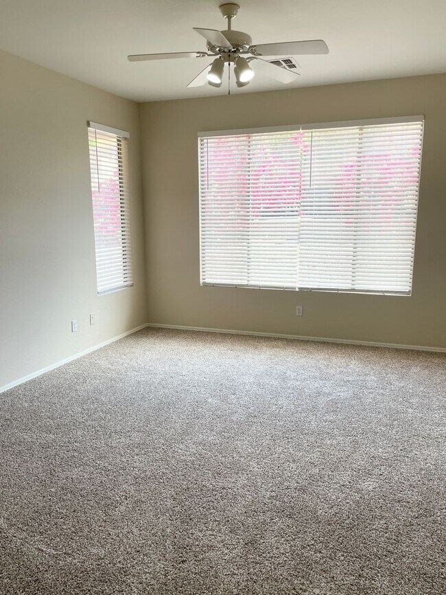 Building Photo - 4 Bedroom/2 Bath Single Level Home in Anthem! Close to freeway & TSMC Plant!