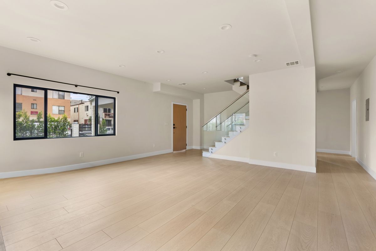 Building Photo - 5670 Lexington Ave