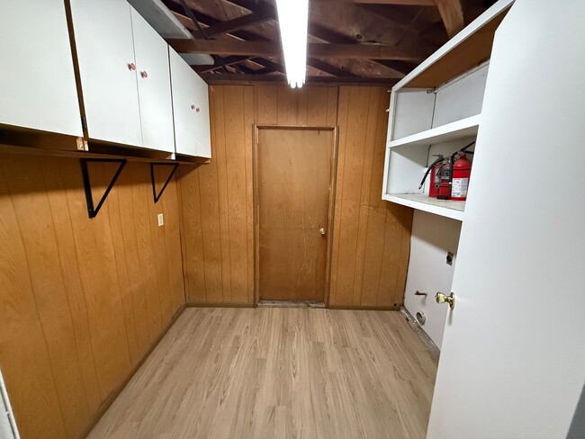 Building Photo - 3 Bed 2 Bath E Peach St