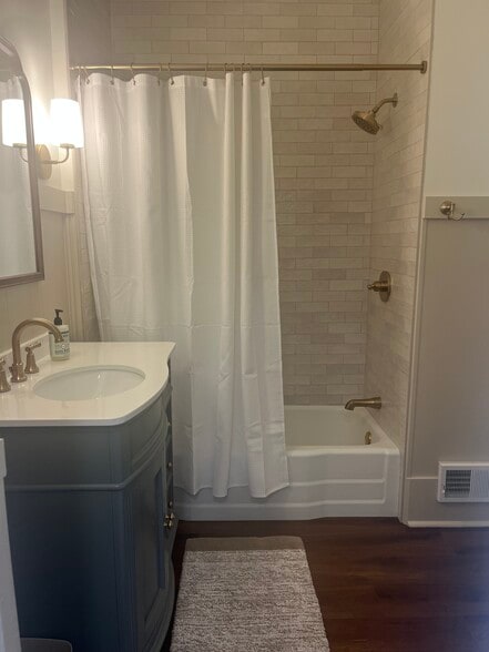 Building Photo - 406 W Front St