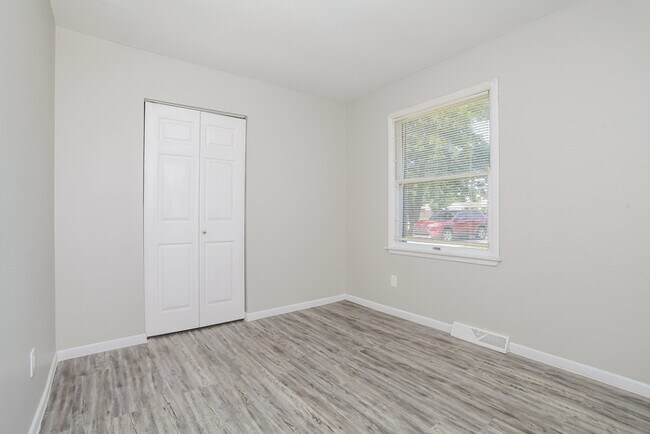 Building Photo - Beautiful All Brick 3 Bedroom Home in Spri...