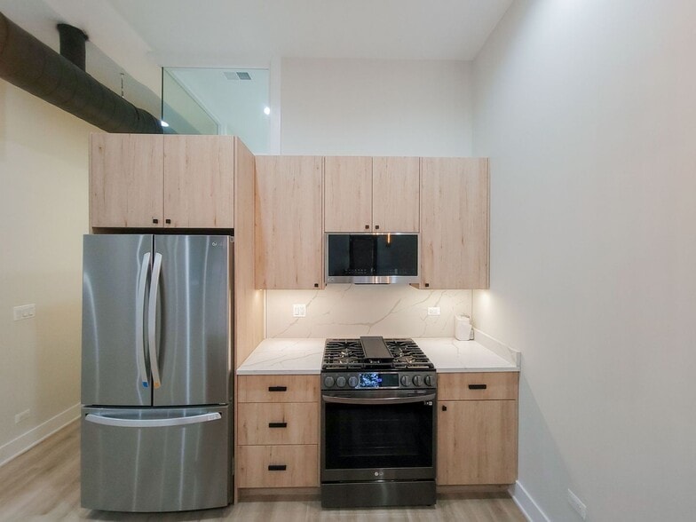 Building Photo - 3829 N Southport Ave