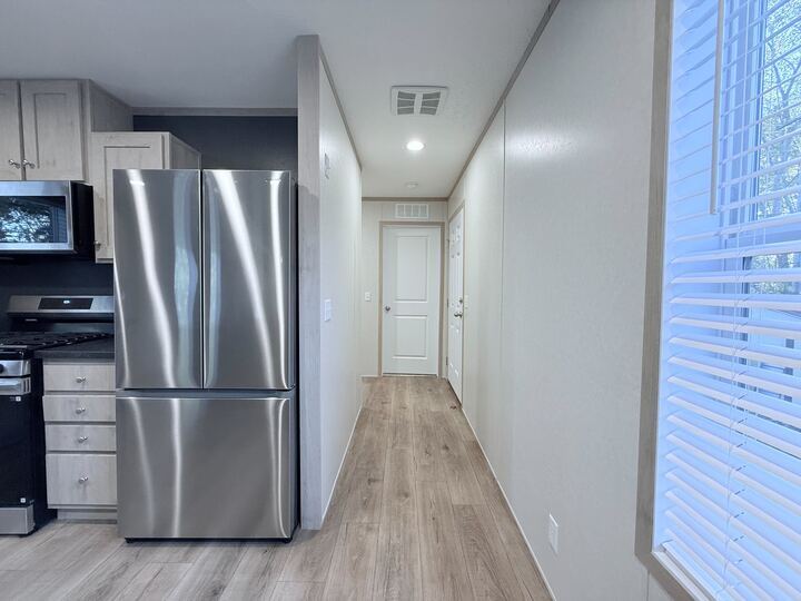 Building Photo - 29680 Jamestown Dr