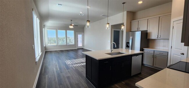 Building Photo - 2120 Delano Dr