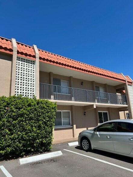 Building Photo - 2430 Harn Blvd