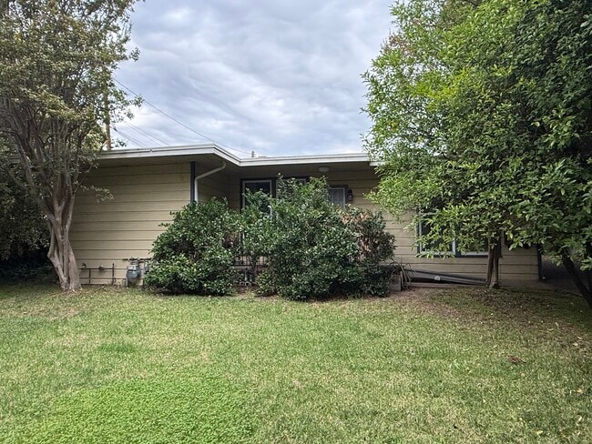 Building Photo - 17641 Tulsa St