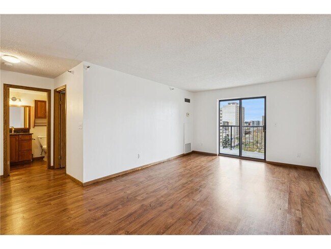 Building Photo - 78 10th St E