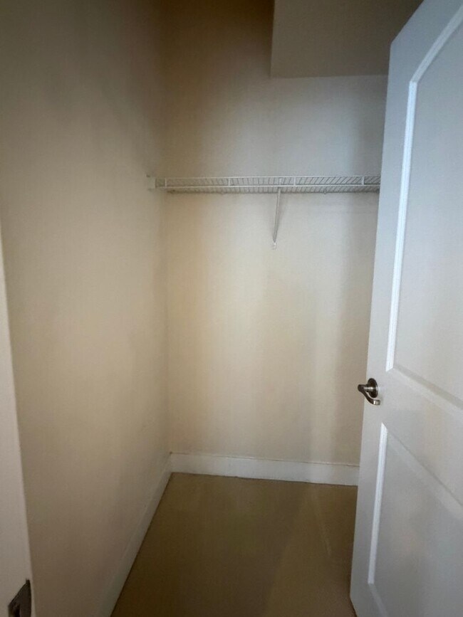 Building Photo - 4 LEVEL TOWNHOUSE WITH 2 CAR GARAGE, WALKING DISTANCE TO DOWNTOWN CROWN