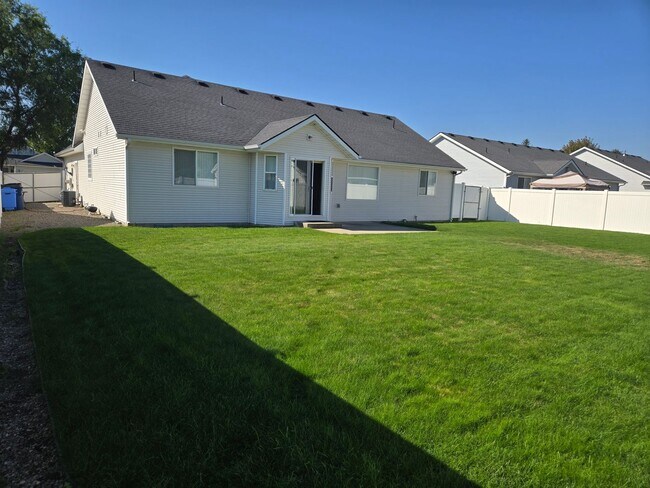 Building Photo - For Rent – Beautiful Single-Family Home in...