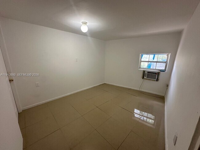 Building Photo - 1572 NE 149th St