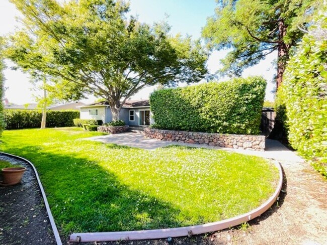 Building Photo - Charming 4BD/2BA, Single-Story Ranch-Style...